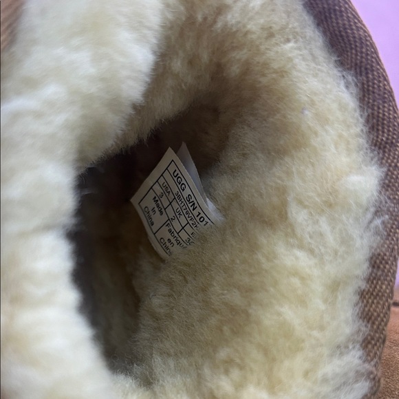 UGG Size 3 Mini Boots - Picture 4 of 4